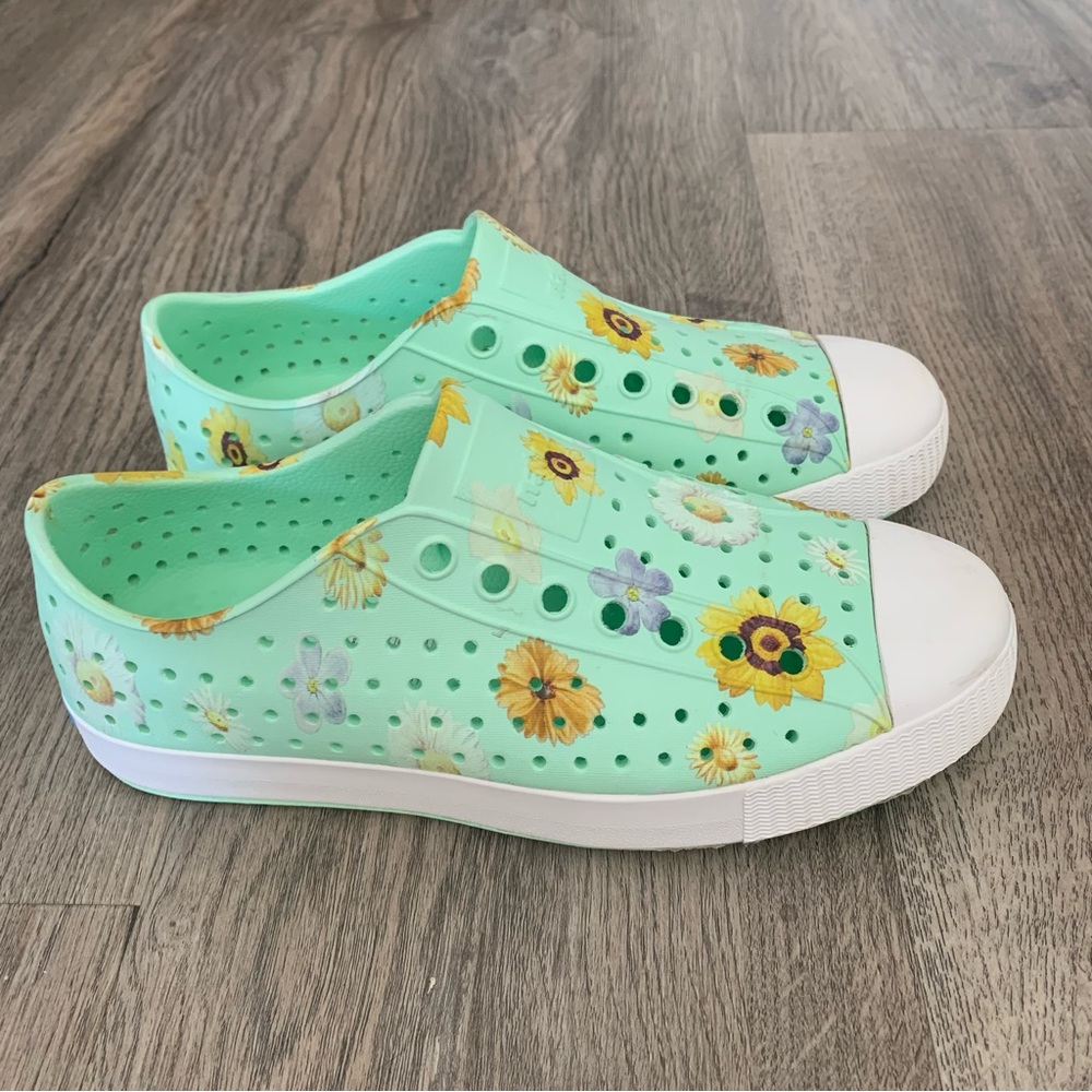 Native Jefferson Memento Floral Green Shoes Women’s 7 Mens 5 Slip On Beach